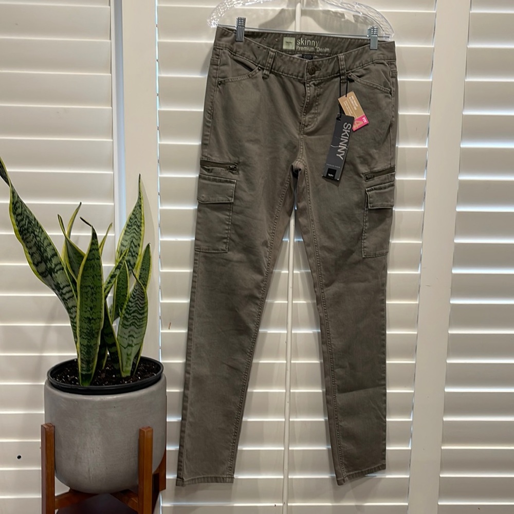 Mossimo New WIth Tags Skinny Mid Waist and Curvy Hip Premium Denim Size 10